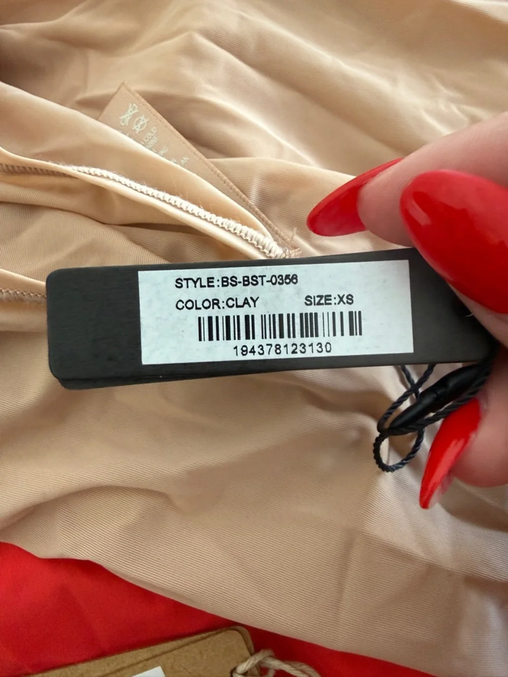 SKIMS Red + Tan + Beige Sleeveless Bodysuit Trio - Picture 4 of 4